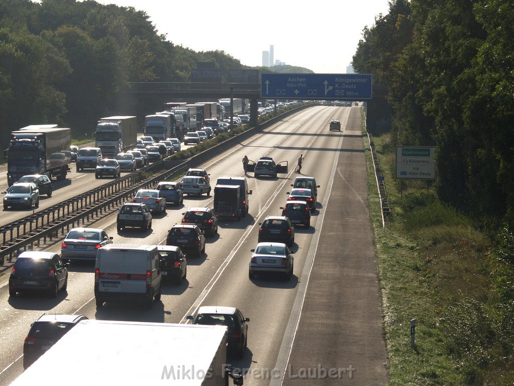 VU A4 Rich Olpe anschliessend Reifen auf Fahrbahn Rich Aachen P27.JPG